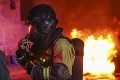 V obytnej budove v Nemecku vypukol ničivý požiar: Dvoch ľudí sa hasičom nepodarilo zachrániť