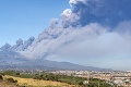 Skončilo sa obdobie pokoja: Etna znova vybuchla, z krátera vytekala láva