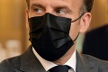 Zverejnili osobný doklad francúzskeho prezidenta: Na sociálnych sieťach koluje jeho covidpas