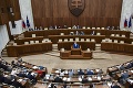 Piatkové rokovanie v parlamente ukončili skôr: V pléne neboli predkladatelia zákonov