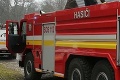 Hasiči zasahujú pri požiari v bratislavskom lesoparku: Horí opustená budova