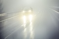 Vodiči, pozor: SHMÚ vystríha pred hmlou vo väčšine krajov na Slovensku