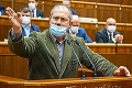 Poslancov z ĽSNS na čele s Kotlebom vykázali z rokovacej sály: Výzvy podpredsedu parlamentu ignorovali