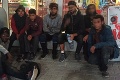 Policajti našli 7 migrantov: Z kamiónov povyskakovali pred benzínkou v Turčianskych Tepliciach