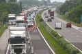 Diaľničiari dávajú od kolapsu dopravy na bratislavskej D2 ruky preč: Nie sme za to zodpovední!