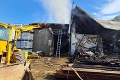 Práca podpaľača: Polícia začala po požiari výrobnej haly v Jasenove trestné stíhanie