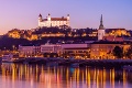 Bratislavský hrad aj ďalšie dominanty Slovenska sa rozsvietia na ružovo: Dôležitý odkaz ženám