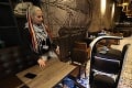 Zákazníkom v bratislavských podnikoch kávu nosí robot: Čašník ako zo sci-fi filmu