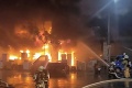 Zúrivý požiar v obytnej budove: Zahynulo 14 ľudí, 51 sa zranilo