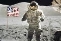 Astronaut so slovenskými koreňmi mal vo vesmíre poznámky na rukáve: Zápisník z Mesiaca na predaj