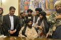 Taliban zúfalo potrebuje spojencov: Pomôcť im má Rusko, Čína a Irán