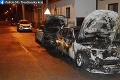Neznámy páchateľ zapálil v Púchove dve autá, polícia žiada svedkov o informácie
