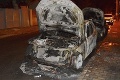Neznámy páchateľ zapálil v Púchove dve autá, polícia žiada svedkov o informácie