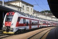 Slováci, čítajte: Zmena času sa dotkne 2 vlakov, ZSSK na Dušičky posilní dopravu, s kúpou lístkov by ste nemali čakať