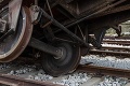 V anglickom meste do seba narazili osobné vlaky! Zranenia utrpelo 17 ľudí