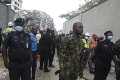 Z trosiek zrútenej budovy v Lagose vytiahli už 43 mŕtvych: Zomrel aj šéf developerskej spoločnosti