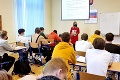 Michaela učí na gymnáziu v Košiciach aj napriek hendikepu: Nevidiaca pedagogička odhalí každý ťahák!