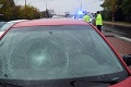 Polícia hľadá svedkov nehody v Bratislave: Auto zrazilo chodkyňu, skončila v nemocnici