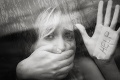 Ponižujúce sexuálne praktiky a znásilnenia počas nakrúcania: Veľký škandál v pornopriemysle