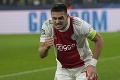 Nočná mora každého muža: Útočník Ajaxu zaplatil za gól ranou do rozkroku!