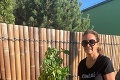 Moderátorka Karin Majtánová v záhrade: Chytala posledné slnko