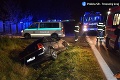 Tragická nehoda na západe Slovenska: Mladý vodič († 26) neprežil náraz do betónového mostíka