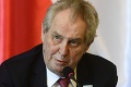 Úraduje aj z nemocničného lôžka: Zeman podpísal menovacie dekréty 16 nových sudcov