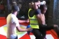 Divočina v zápase MMA: Zápasník pohryzol súpera a potom to prišlo
