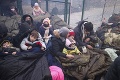 Poľsko tvrdí, že bieloruské sily poskytli migrantom granáty: Do útokov sa zapájajú aj deti