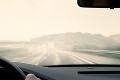 Meteorológovia upozorňujú na výskyt hmiel: Potrápia vodičov na celom Slovensku