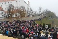Protesty v uliciach Bratislavy: Ficova kritika vlády i prezidentky, pri Úrade vlády zablokovali dopravu
