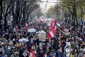 Napätá atmosféra vo Viedni! Desaťtisíce demonštrantov sa búria proti opatreniam, zatkli 10 ľudí