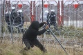 Ďalší incident na hranici Poľska a Bieloruska: Útok desiatok migrantov!