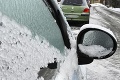 Okrem snehu môže vodičov zaskočiť aj poľadovica: Opatrnosť zvýšte najmä v týchto častiach Slovenska