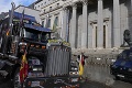 Madrid ovládli protesty: Zúčastnili sa ich tisíce policajtov aj politici