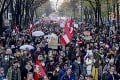 Ohromné protesty v Rakúsku: Prišlo aj na zatýkanie