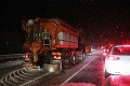 Na viacerých miestach Slovenska husto sneží, dva horské priechody uzavreli
