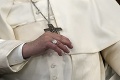 Pápež František odštartoval svoju päťdňovú cestu na Cypre: Povzbudil ľud k zmiereniu