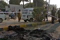 Pakistanom otriasa hrôza: Pracovníci textilnej továrne mučili a zaživa upálili manažéra