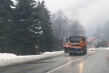 Perinbaba komplikuje dopravu: Na týchto miestach je na ceste vrstva snehu