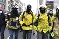 Šialený protipandemický protest! Demonštranti zablokovali prístup k sídlu Európskej komisie: Policajti tvrdo zasiahli
