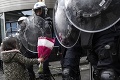 Šialený protipandemický protest! Demonštranti zablokovali prístup k sídlu Európskej komisie: Policajti tvrdo zasiahli