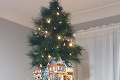 Učiteľka svojím vianočným stromčekom očarila internet: Sledujte tú nádheru