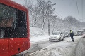Hromadná doprava v Bratislave a celom kraji má problémy: Autobusy aj vlaky môžu meškať 30 minúť
