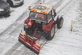 Slovensko sužujú poľadovica, snehové jazyky a záveje: V týchto krajoch platia výstrahy