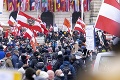 Tisíce Rakúšanov protestovalo proti povinnému očkovaniu, šéf opozičnej strany: Je to útok na ľudskosť!