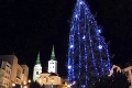 Krásne symboly Vianoc na slovenských námestiach: Tieto stromčeky rozsvietili krajské mestá!