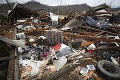 Apokalypsa v USA: Ničivé tornáda zabili 100 ľudí, víchor zasiahol aj sklad svetoznámej firmy