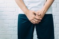 Problémy s prostatou číhajú aj na mladších mužov: Aké sú varovné signály a ktoré potraviny môžu pomôcť?