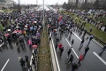 Rozsiahle protesty zabrali, Srbi si vydupali svoje: Plánovanú ťažbu lítia pozastavili